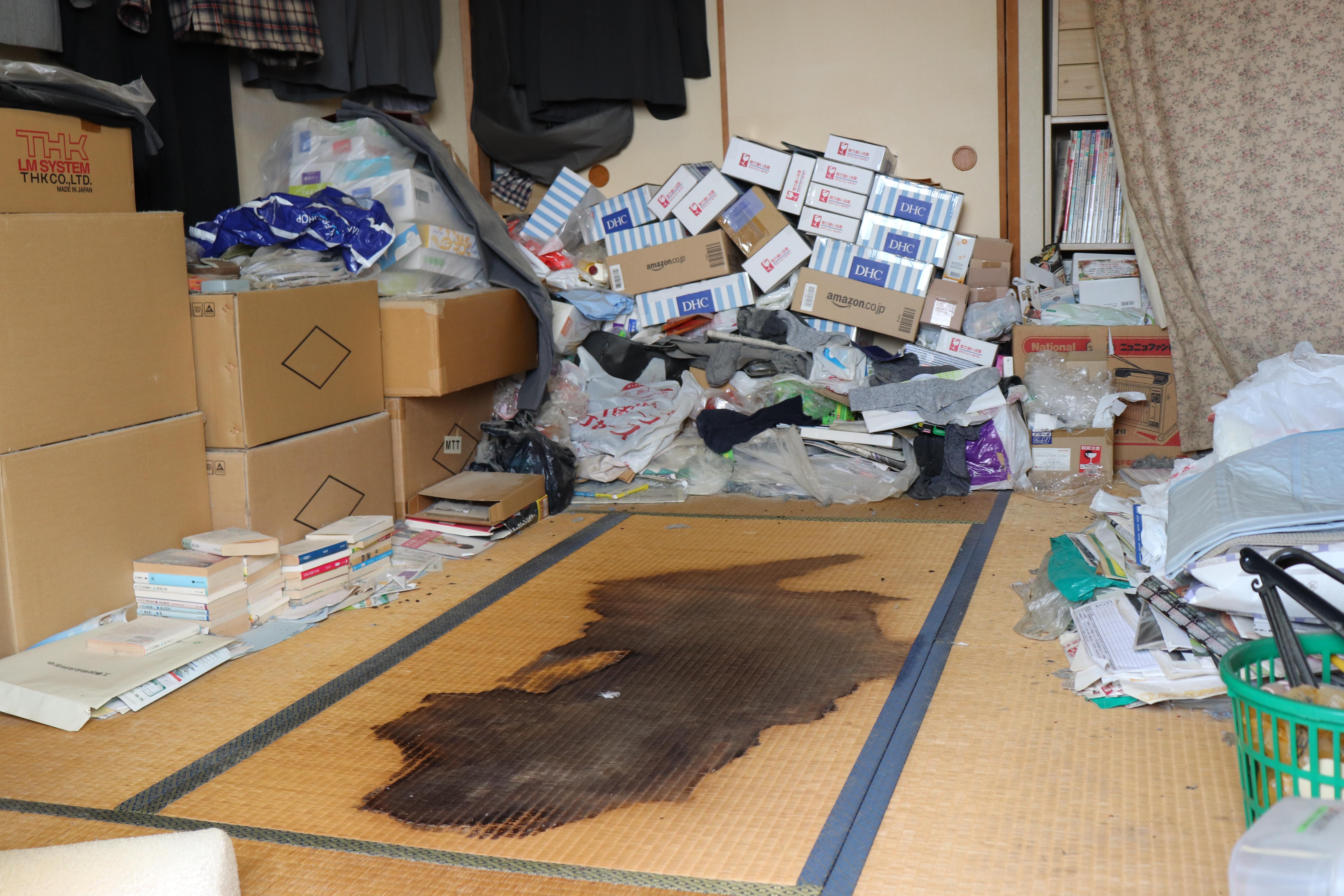 ゴミ屋敷での孤独死