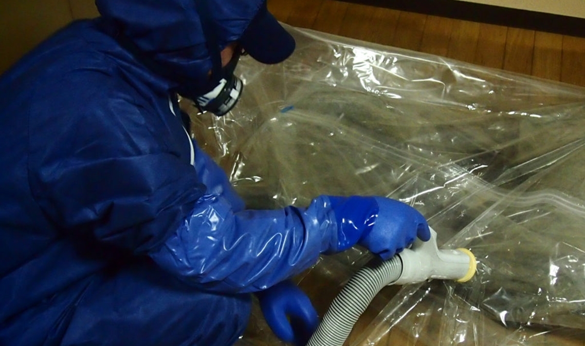 防護服・防毒マスク・耐油性手袋